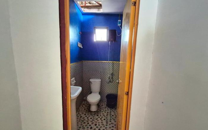 Private Room w/ AC, shared  toilet