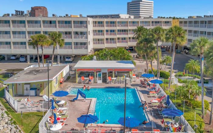 The Hemingway subtropical luxury on the Tampa Bay