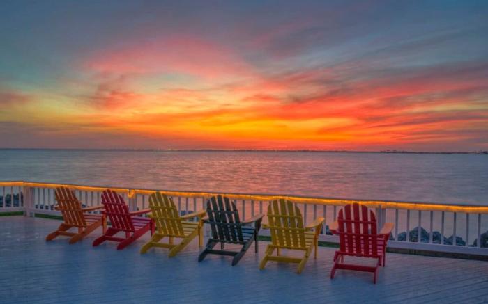 The Hemingway subtropical luxury on the Tampa Bay