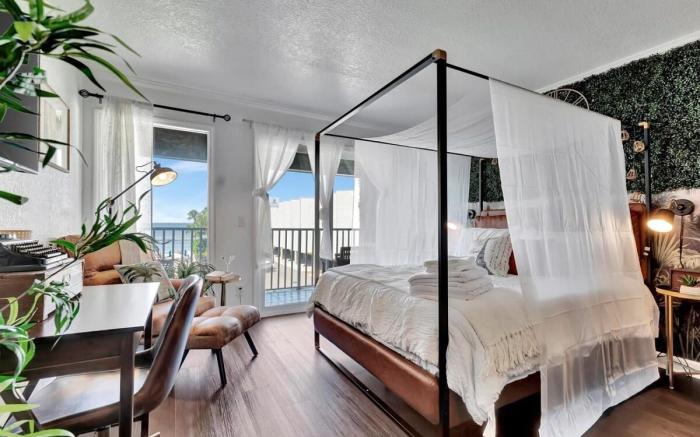 The Hemingway subtropical luxury on the Tampa Bay