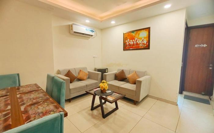 Friendly Stays - Best Balcony High Rise Apartment
