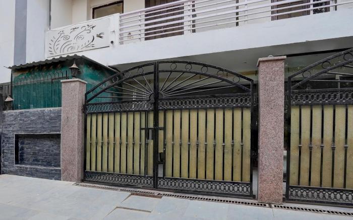 Super Townhouse Sector 46 Huda Market