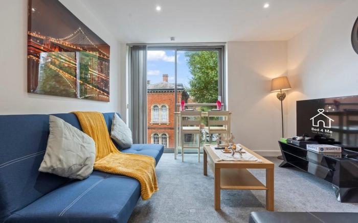 Heart of City Apartment with Secure Parking