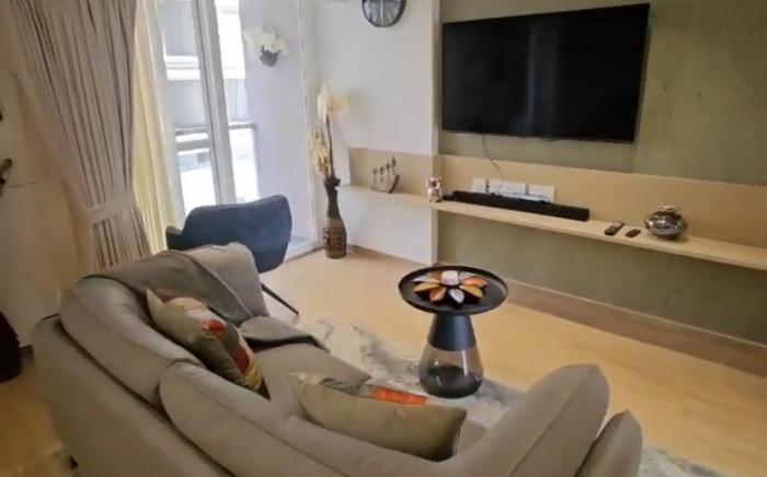 Neon - Royal Nest Aerotel 