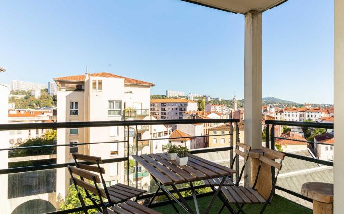 Charming flat -2BR- 4P- Vaise district