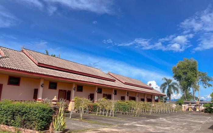 Luxury resorts (ลัคซูรี่ รีสอทร์)