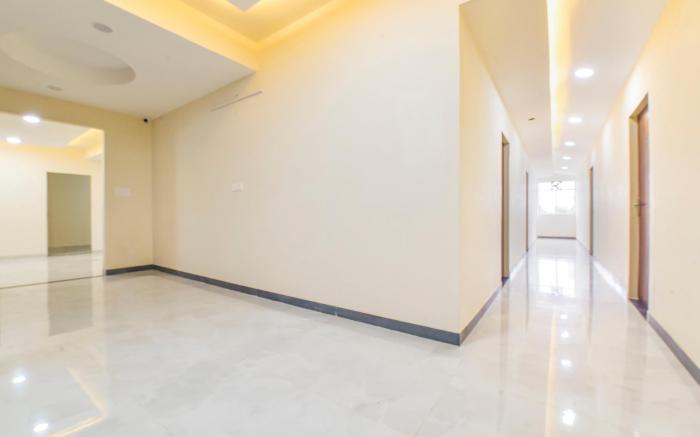 FabHotel Cozzy Stay - Indus land hospital , landscape park & morden school , D- mart