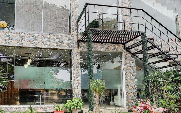 FabHotel Golden Stone