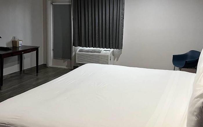 Super 8 by Wyndham Mesa Downtown Near Convention Center