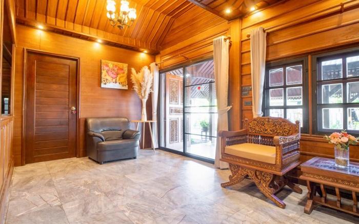 Teakwood house - Family Retreat Near Airport
