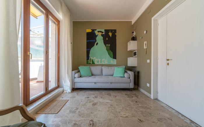 Molo Angioino Suites: ampio alloggio con terrazzo