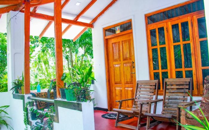 Sigiri Tarushan Homestay B&B | Deluxe Family Room