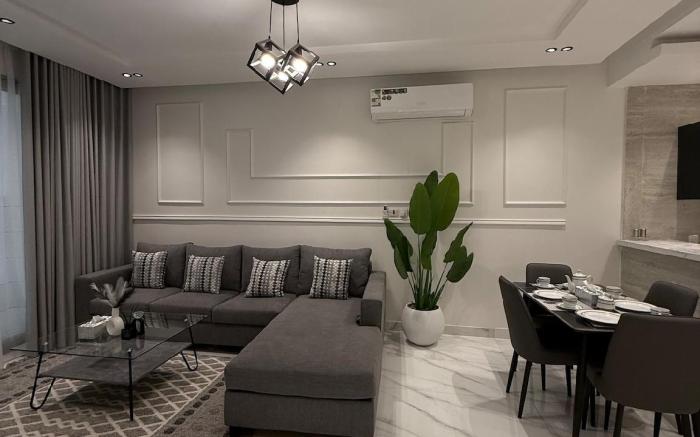 شقة مميزه بجوار كورنيش الراكه 