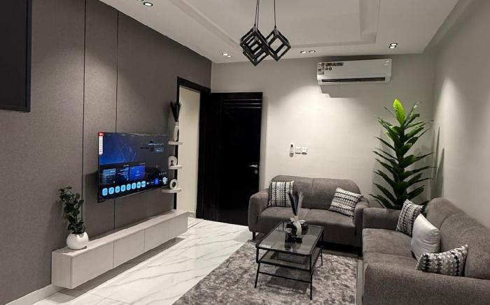 شقة فاخره بجوار كورنيش الراكه 