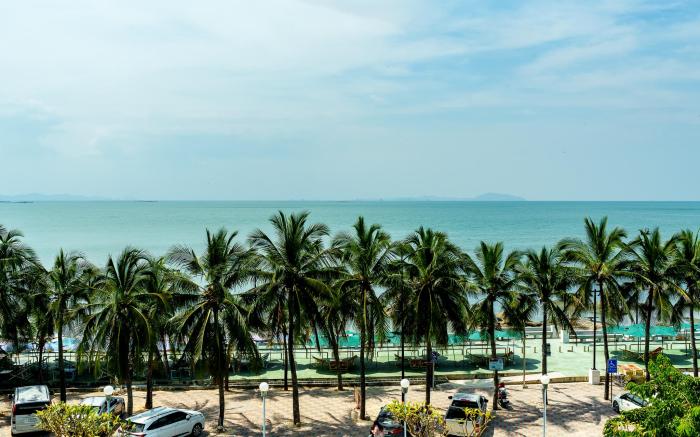 Sea view Bang Saen on Bang Saen Royal Beach