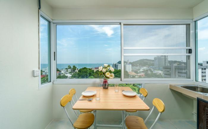 Sea view Bang Saen on Bang Saen Royal Beach