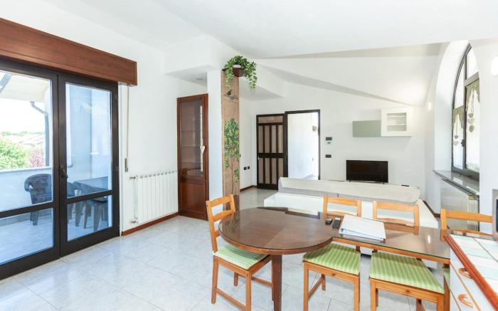 Bright Villa with Pool Near Lake Como & Milan