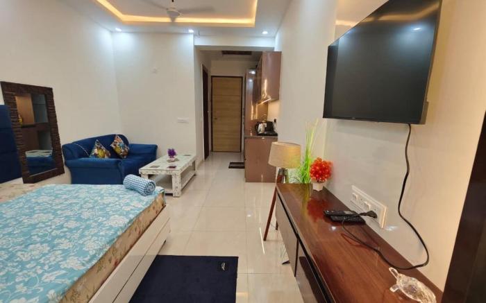 Dream Vibes Studio Superior– Gaur City Cente