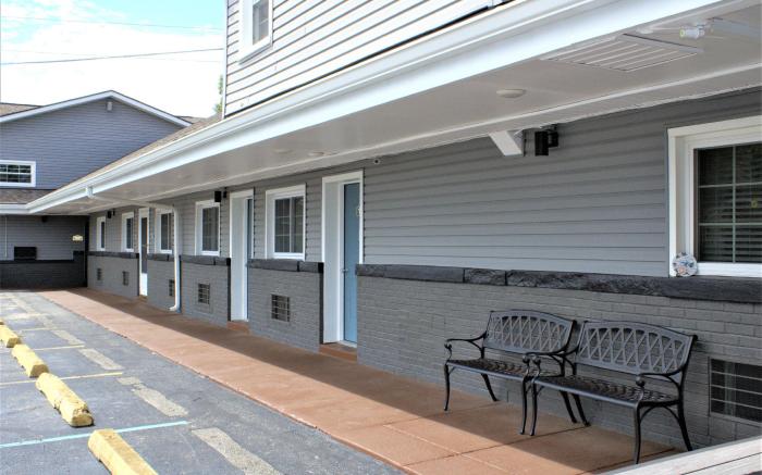 Hometowne Inn & Suites