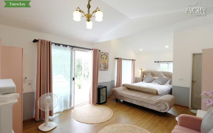 Ivory Hill pink house in Chiangmai Mae On