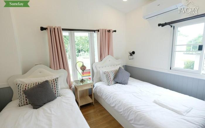 Ivory Hill red house in Chiangmai Mae On