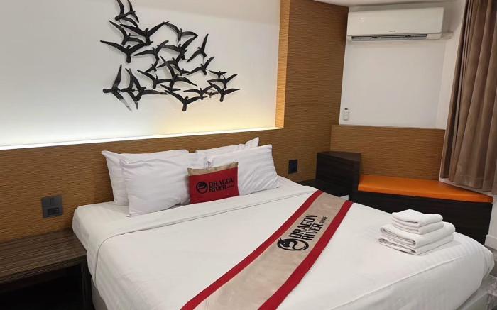 Dragon River Avenue Hotel