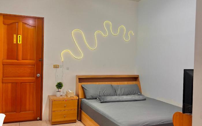 Roomhub Motel