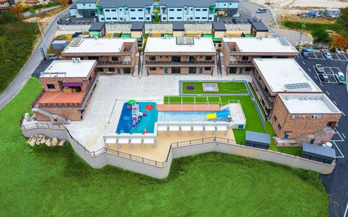 Peter Pan Kids Pool Villa