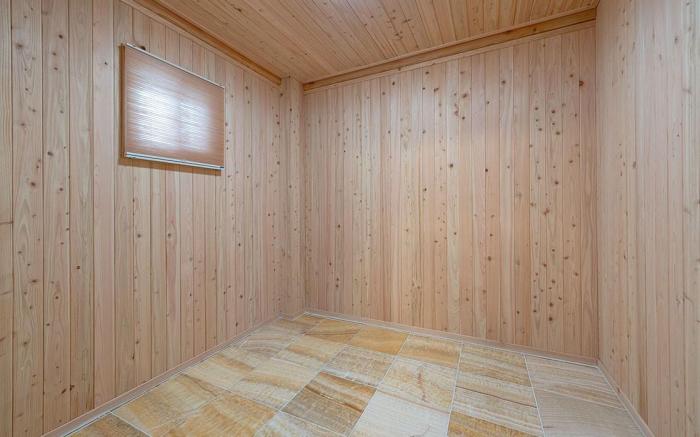 Kkotjam Hanok Pool Villa