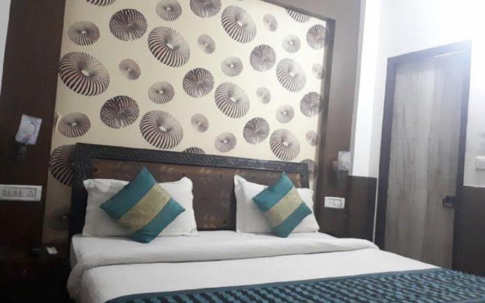 Hotel Pathway at Airport