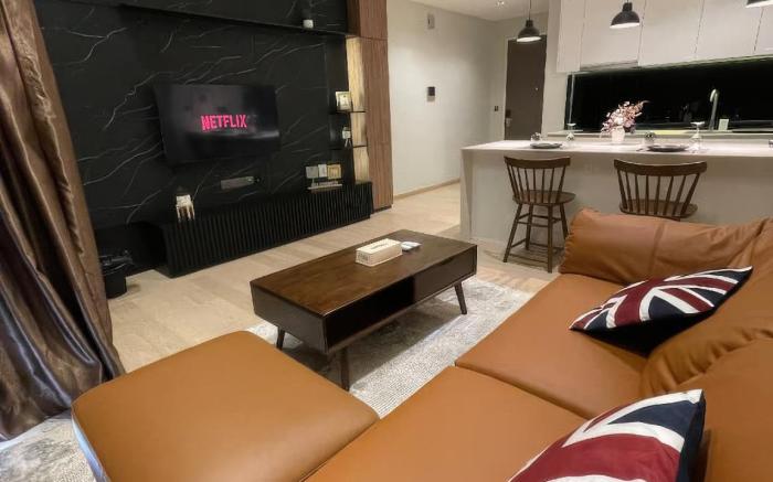 Twin Towers View The Mews