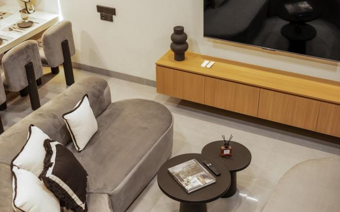 Contemporary 2BR Luxury Villa with Rooftop & Pool