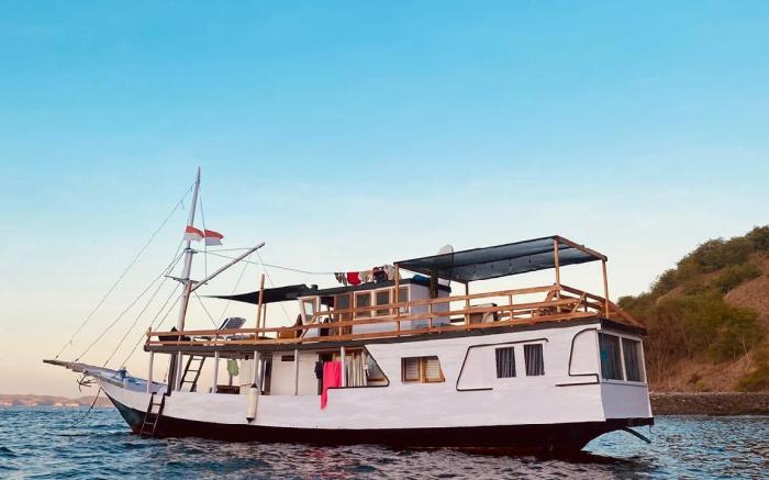 Komodo Boat Island boat Trip
