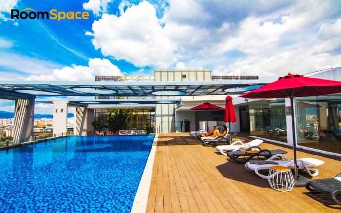 D' Majestic Residence by Emily in Town