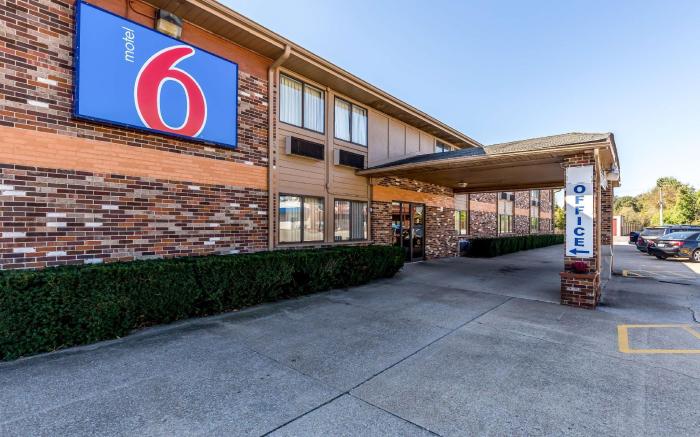 Motel 6 Troy, IL