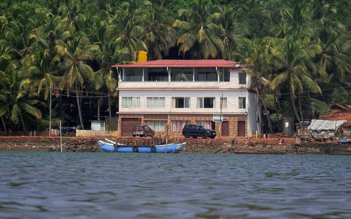 Nadhi Mane River-front Beach Stay