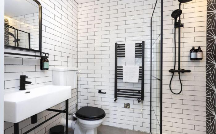 Superior 1st Floor Studio w/City Views