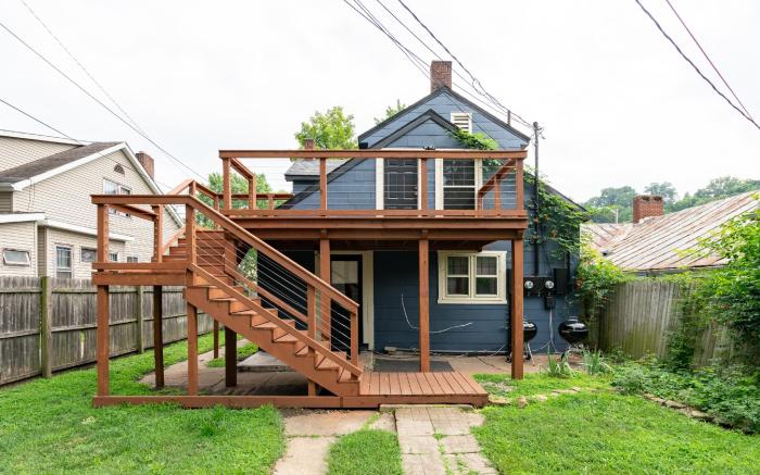 Top Rated – PRIME Location – Free Parking - CLEAN