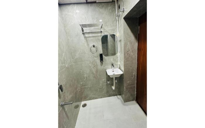 Sri Viswanath Retreat near Kashi Viswanath mandir