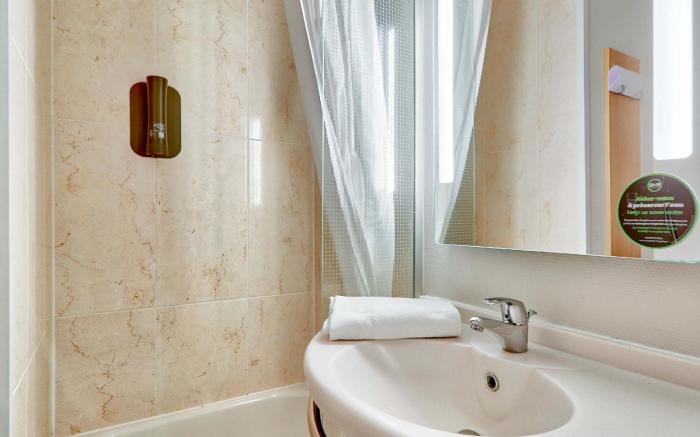 B&B HOTEL Clermont-Ferrand Le Brezet Aeroport