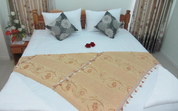 Rueanrimnam Hotel