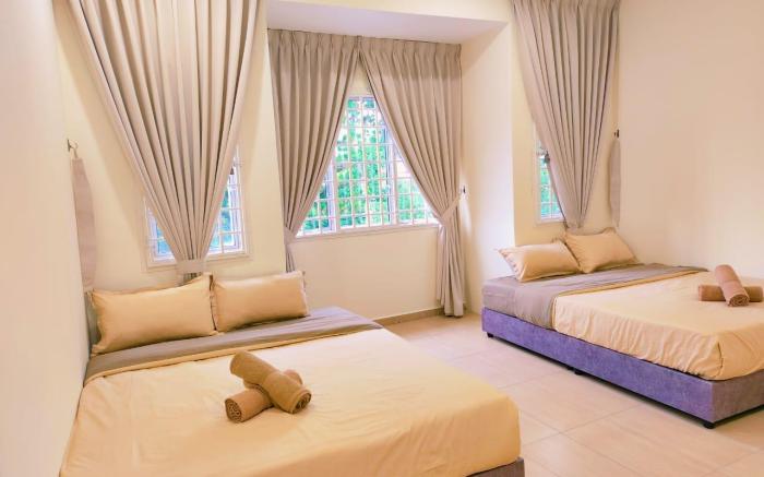 Indahpura Kulai P647 17pax 4BR double Story House