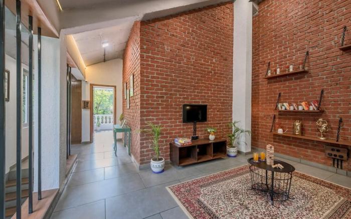 SaffronStays Atmos the Brick House | Rustic Pool E