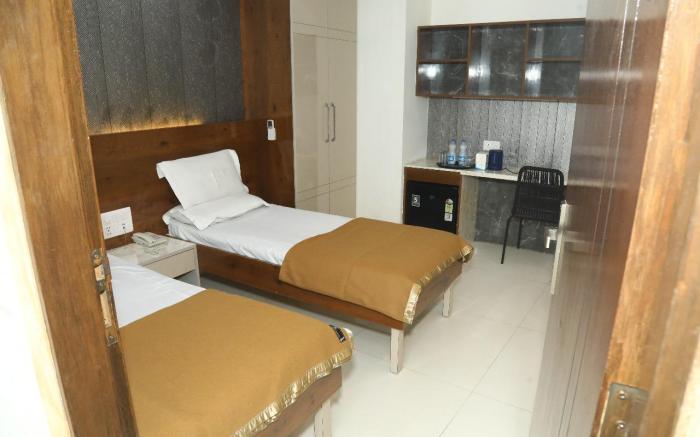 Flourish Stay Saket near Max Hospital