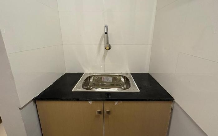 Hotel Royal Inn Near US Consulate, Apollo Hospitals