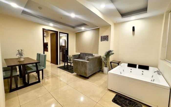 High Rise Lavish Room with Jacuzzi in Zirakpur