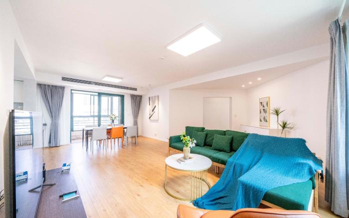 Tyms Spacious 4 Bedroom 2 Bath Apartment