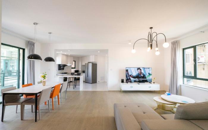 Tyms Elegant 4BR Family Residence in Xujiahui 