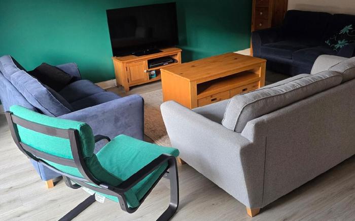 Cozy Ensuite Room in a Family Home, Rotherham