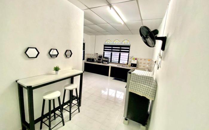 Black & White - Sukay Homestay